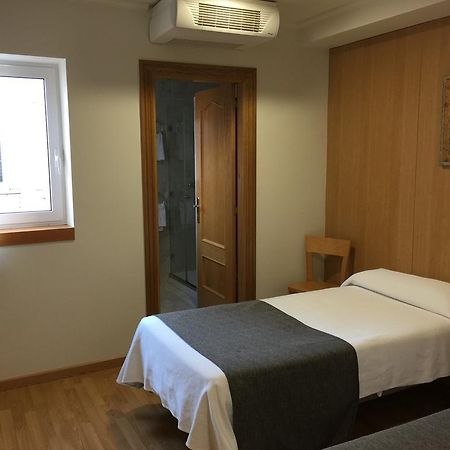 Iraipe Izaga Hostal Noáin Exteriör bild