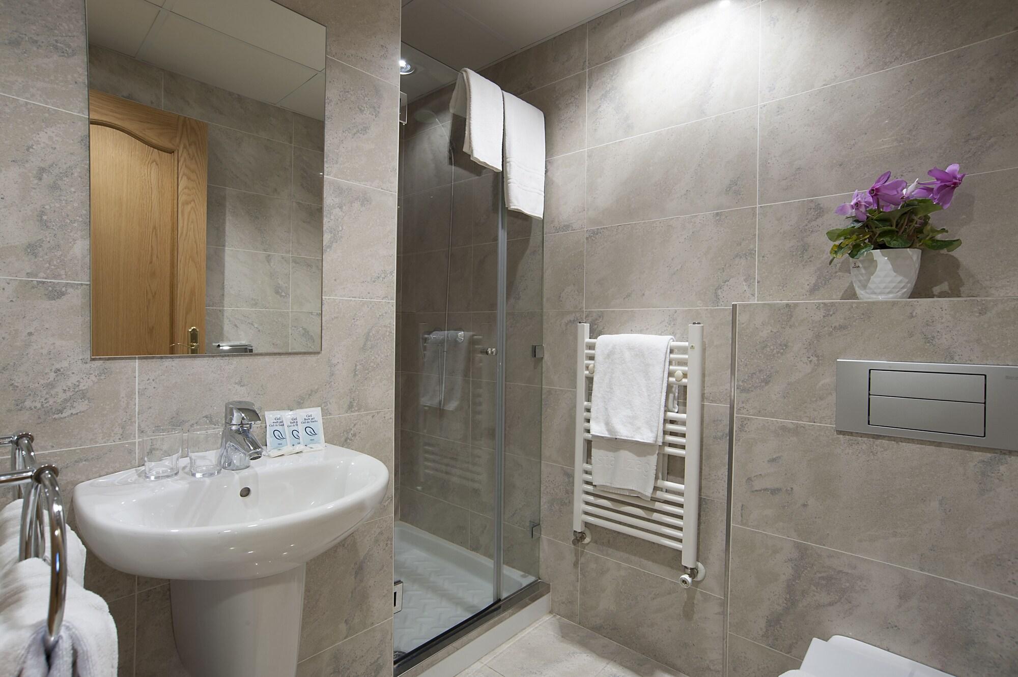 Iraipe Izaga Hostal Noáin Exteriör bild