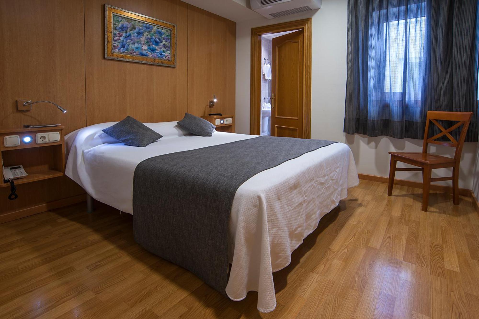 Iraipe Izaga Hostal Noáin Exteriör bild