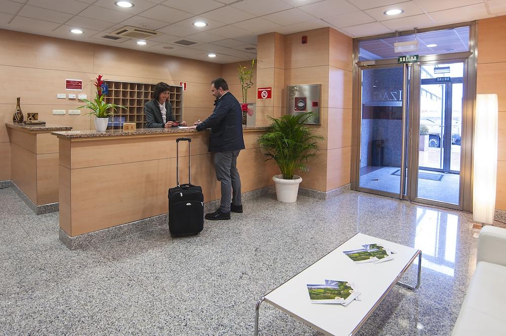 Iraipe Izaga Hostal Noáin Exteriör bild